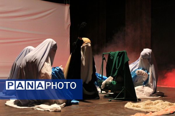 اجرای نمایش «طریق عشق» در شهرستان گرمه