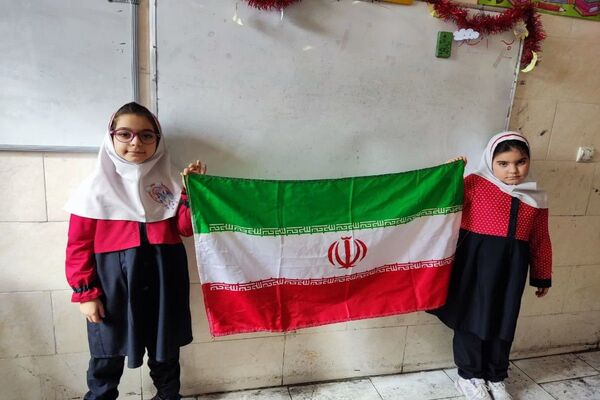 شور ۲۲ بهمن در مدارس رباط‌کریم