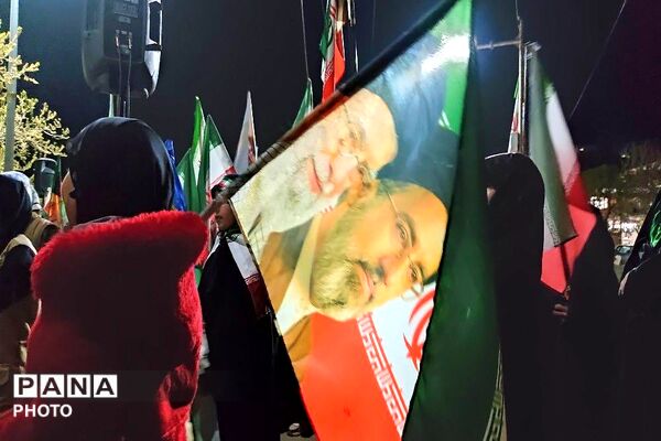 یک دنیا شاهد و مبهوت از حضور خیابانی مردم شهر بار