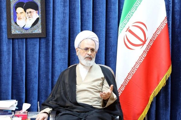 نامه مهم آیت الله اعرافی به پاپ رهبر کاتولیک‌های جهان