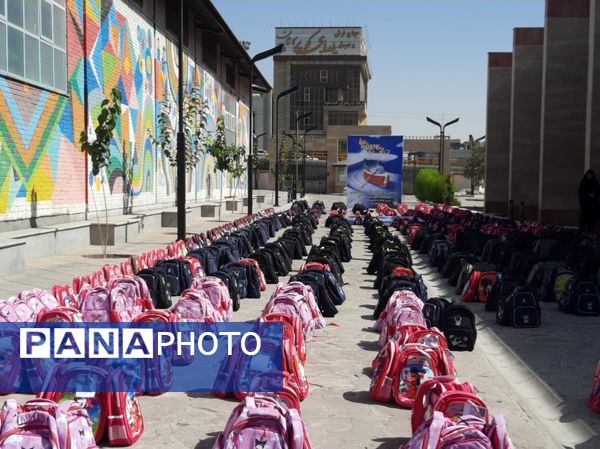 رزمایش توزیع ۵۵ هزار سبد تحصیلی در استان خراسان رضوی 