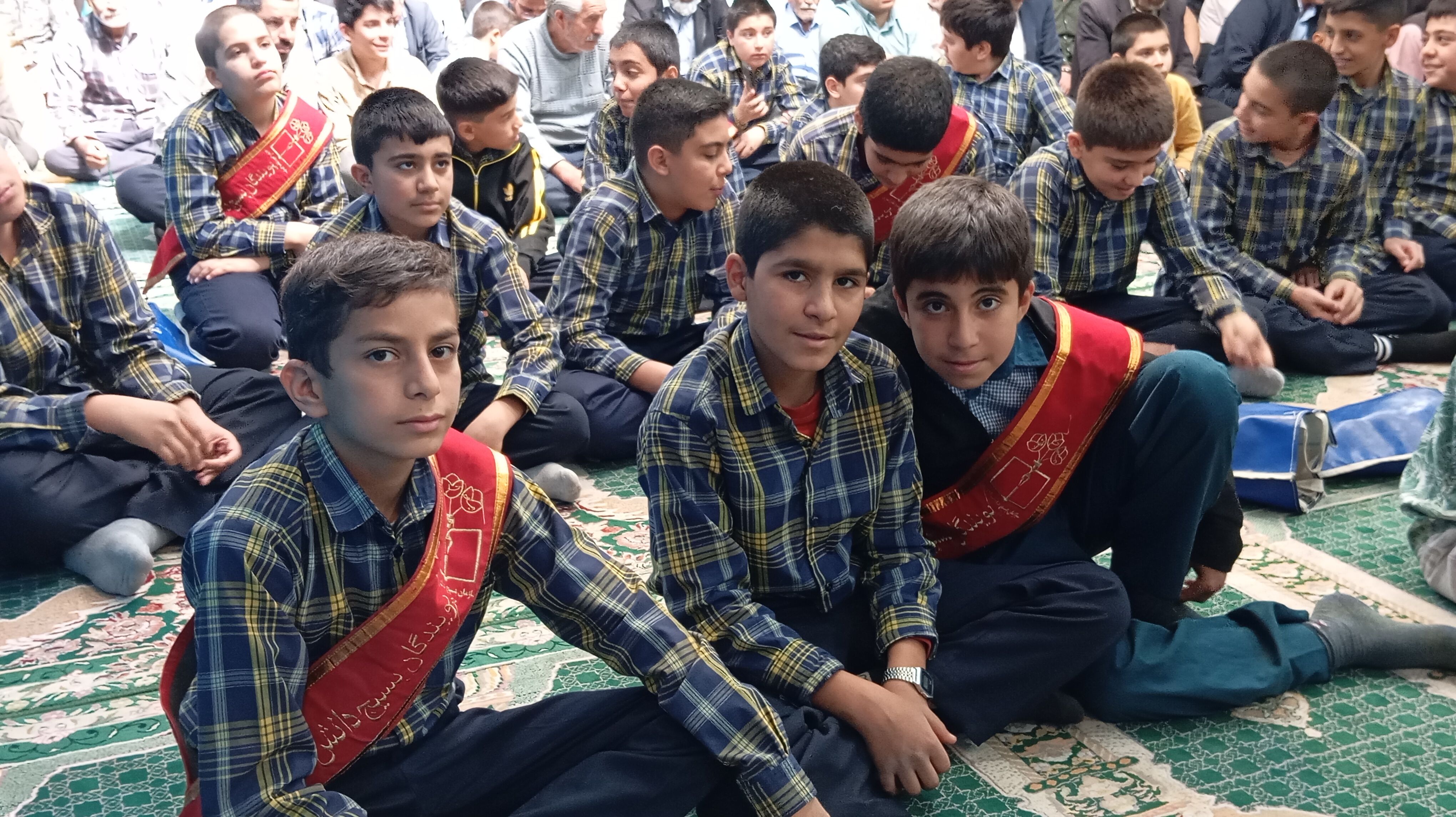 نماز جمعه با حضور دانش‌آموزان فعال بسیجی شهر بن