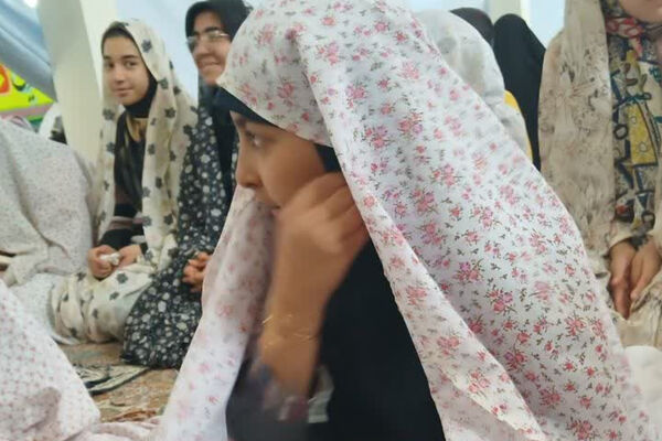 اعتکاف ۲۰۰۰نفری دانش‌آموزان شهرستان آباده در مساجد