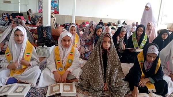 اعتکاف دانش‌آموزی در مسجد امام حسین(ع) روستای تپه‌گجی منطقه بیرانوند 