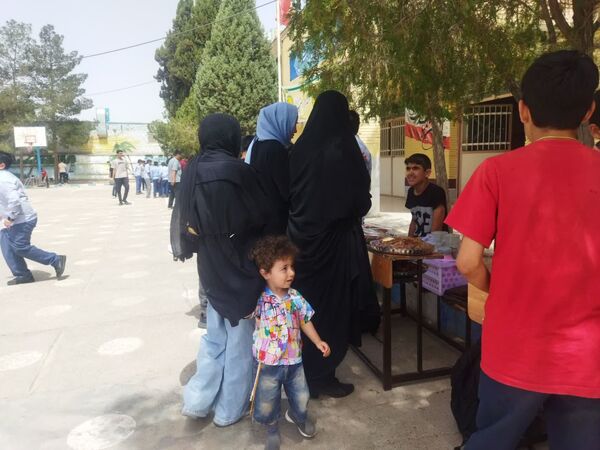 برگزاری جشنواره غذا و بازارچه دانش‌آموزی در دبیرستان نمونه دولتی دانش 