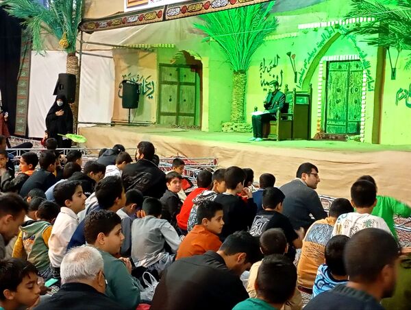 حضور دانش‌آموزان دبستان پسرانه فضیلت در نمایش آیینی یاس نبوی
