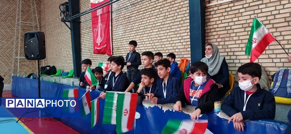 تجلیل از دانش‌آموزان پژوهشگر حائز رتبه دبستان پسرانه ملاصدرا