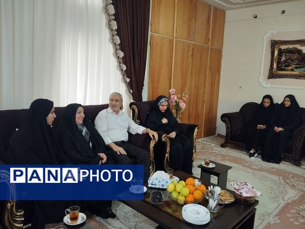 دیدار اعضای انجمن اسلامی هنرستان بصیرت آشخانه با همسر جانباز رسایی پور
