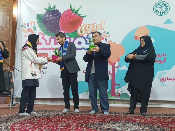 اردوی تفریحی و آموزشی تمشک ناحیه 6 مشهد