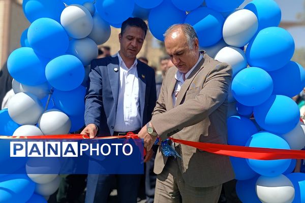 آیین افتتاحیه زمین چمن ورزشی در قالب طرح «شهید سردار سلیمانی» در شهرستان قدس