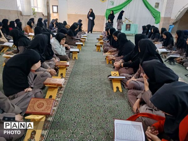 محفل انس با قرآن کریم به مناسبت ماه مبارک رمضان در آموزشگاه خلیج فارس مروست