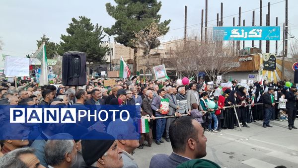 راهپیمایی ۲۲ بهمن نشان دهنده همبستگی و اتحاد مردم ایران 