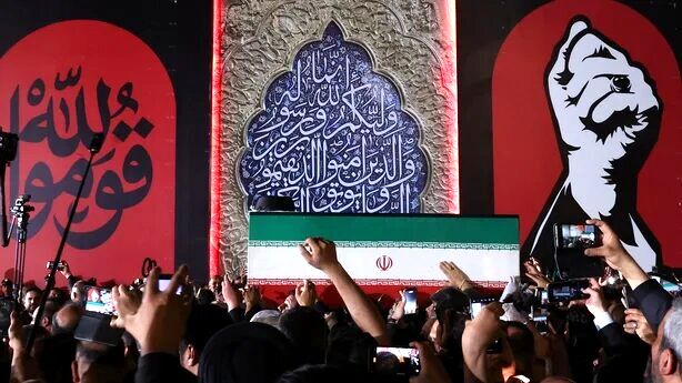 مراسم تشییع پیکر رهبر شهید ایران در عراق در قاب رسانه‌های جهان
