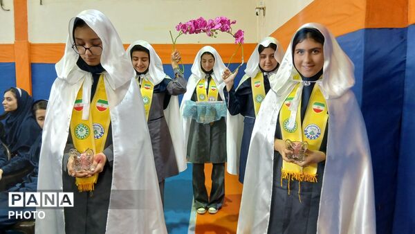 جشن عاطفه‌ها در مدرسه شهید مصطفی احمدی‌روشن فردیس
