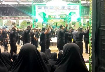 عشق به حسین بزرگ و کوچک نمی‌شناسد