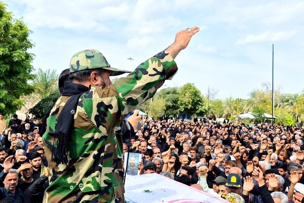 مراسم تشییع پیکر مطهر شهید اسماعیل آزادگرمی در کرمان