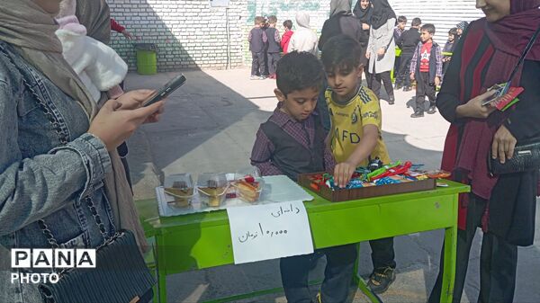 برپایی بازارچه دانش آموزی در شهرستان کاشمر 