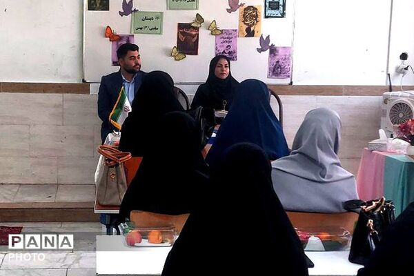 جلسه مشترک شورای معلمان مدارس ۱۲ بهمن و سامنی