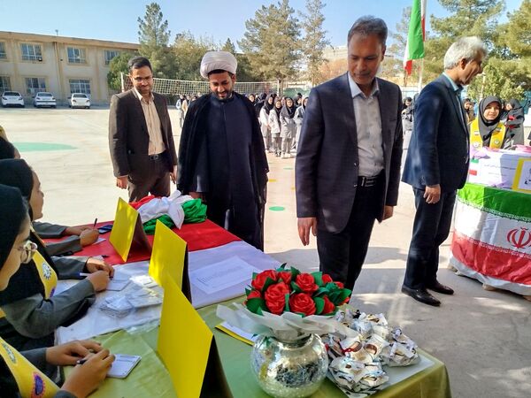 انتخابات شورای دانش آموزی در دبیرستان دخترانه امید 