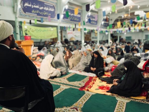 مراسم اعتکاف مادر دختری در مسجد صاحب الزمان آشخانه