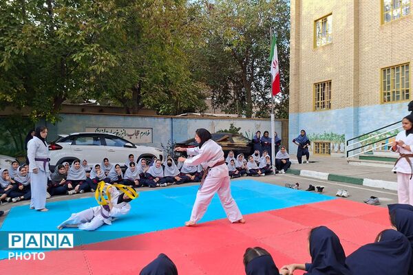 افتتاحیه المپیاد ورزشی درون مدرسه‌ای در آموزشگاه ۱۳ آبان ملارد