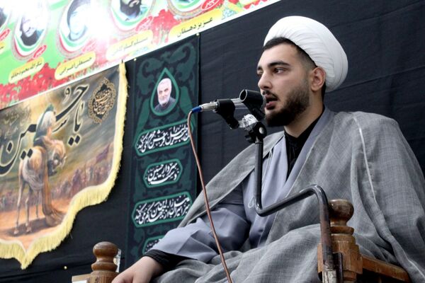 سوگواره عاشورایی احلی من العسل در گلوگاه 