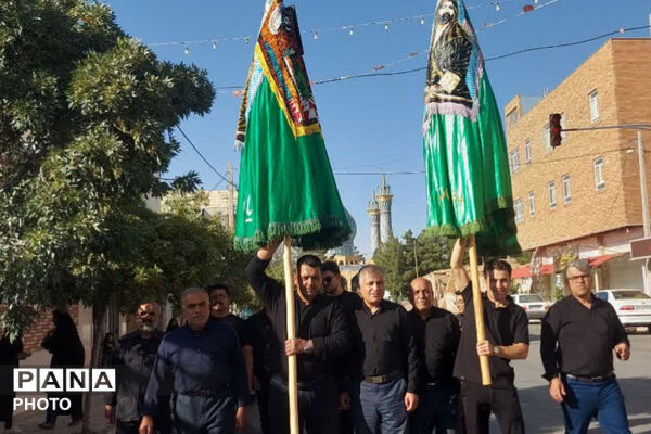 برافراشتن پرچم‌های حسینی