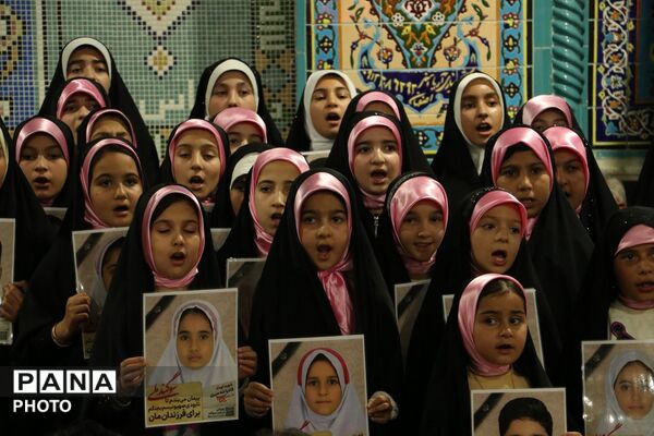 هم‌نوایی پیشتازان و خادمان رضوی در آیین پرچم‌گردانی میلاد امام رضا(ع) در ایلخچی