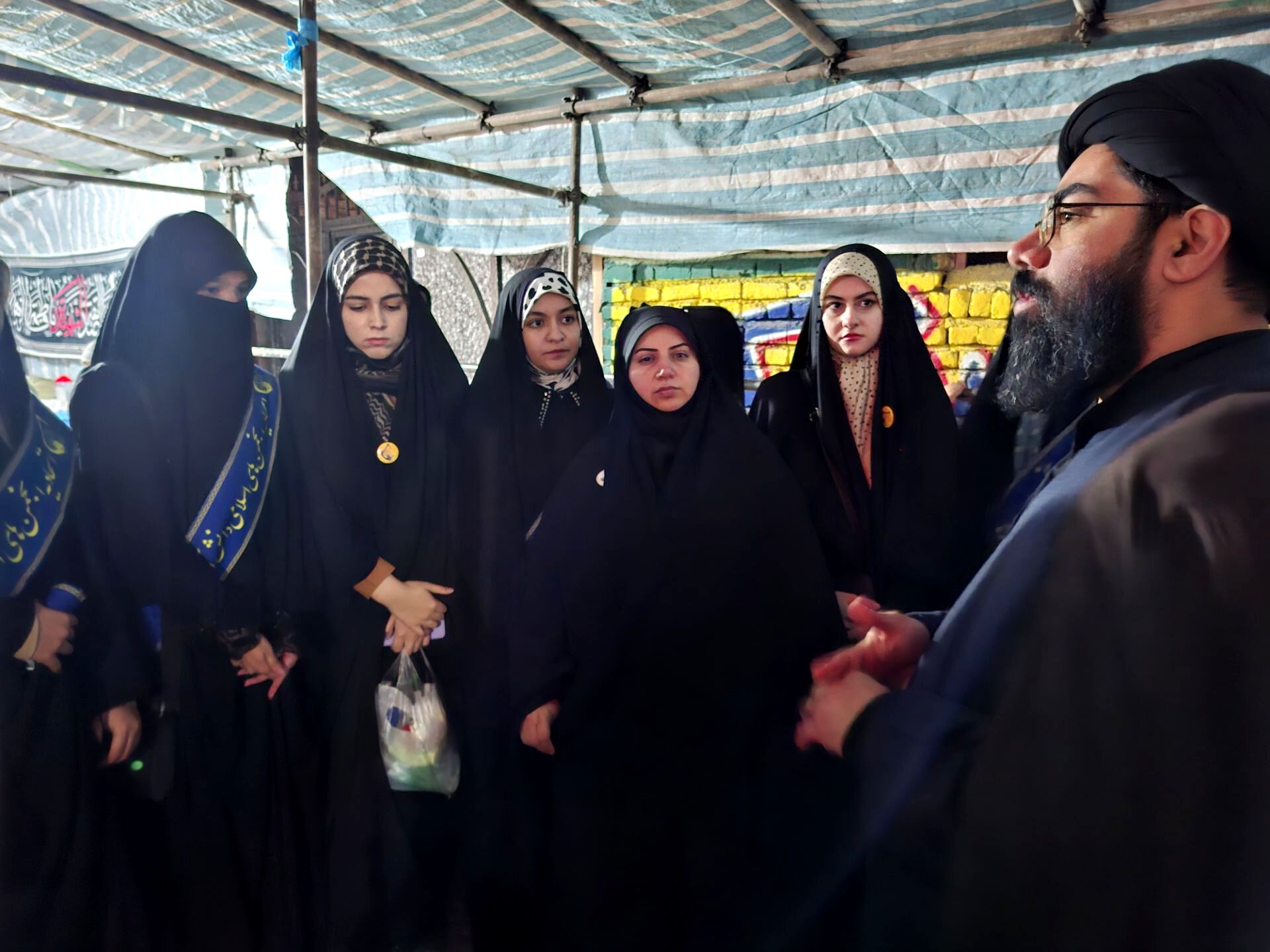  قدردانی از دختران انجمن اسلامی در راهپیمایی شهرستان آشخانه