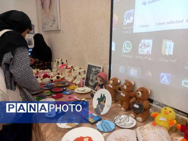 نمایشگاه مدرسه آرمانی هنر آسمانی در دبیرستان فرهنگ مرحوم فخرایی