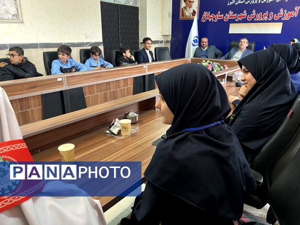 نشست خبری رئیس آموزش و پرورش شاوجبلاغ با خبرنگاران پانا 