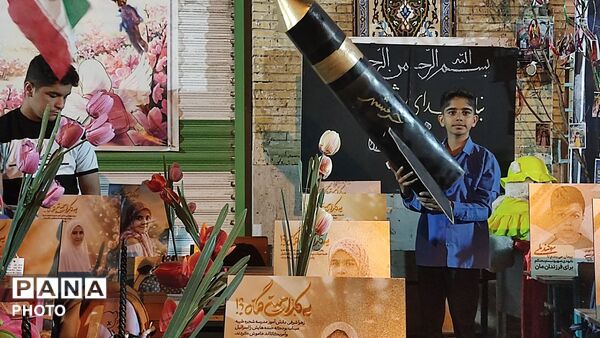 چهلمین روز شهادت رهبر شهید و دانش‌آموزان مدرسه شجره طیبه میناب