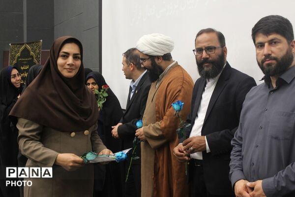 تقدیر از مدیران، معاونان و مدیران فعال قرآنی در آیین اختتامیه چهل‌وچهارمین مسابقات قرآن، عترت و نماز شهرستان اسلامشهر 