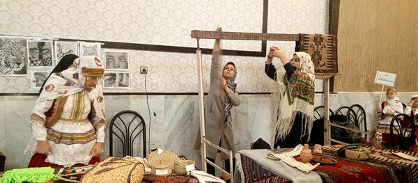 جشنواره بومی محلی و جشن دهه فجر در شهر تیتکانلو