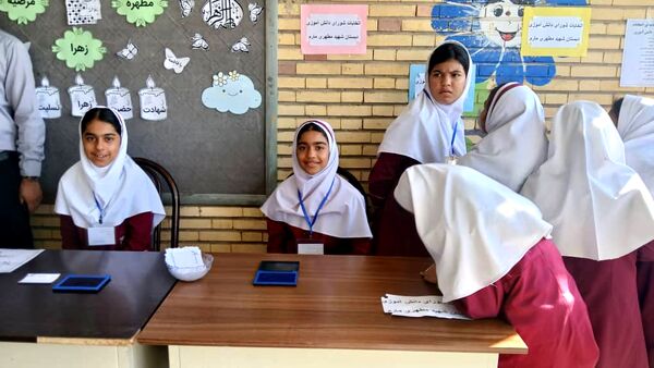 انتخابات شورای دانش‌آموزی دبستان شهید مطهری فین 