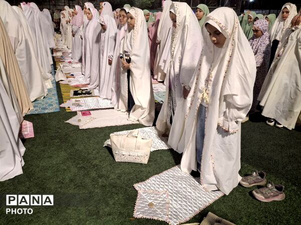 طلیعه بندگی خالق مهربان در جشن تکلیف دختران منطقه ۱۰