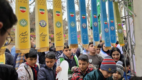 پیشتازان؛ راویان امروزِ انقلاب