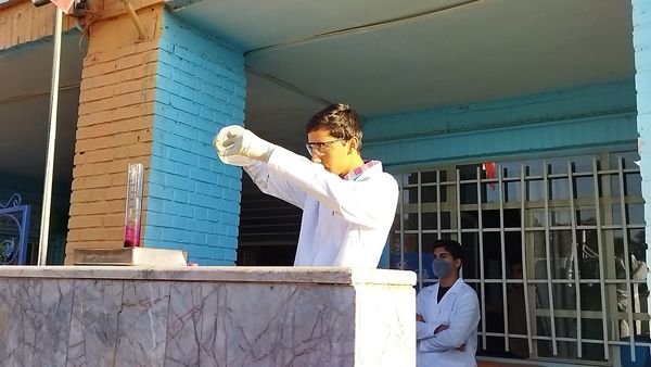 زنگ آزمایشگاه در دبیرستان شاهد ابوذر غفاری نیشابور 