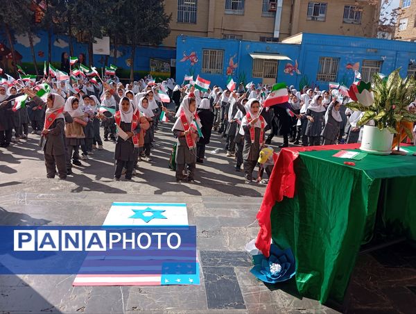 سالروز پیروزی شکوهمند انقلاب اسلامی در دبستان دخترانه نرجس یک و دو 