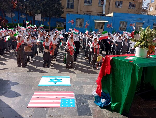 سالروز پیروزی شکوهمند انقلاب اسلامی در دبستان دخترانه نرجس یک و دو 