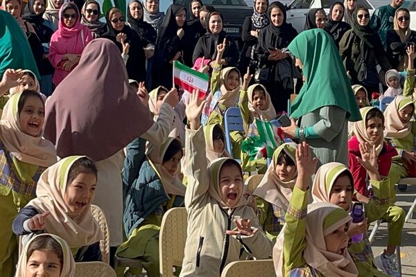 جشن شکوفه‌ها در آستانه سال تحصیلی جدید در مدارس ملارد برگزار شد