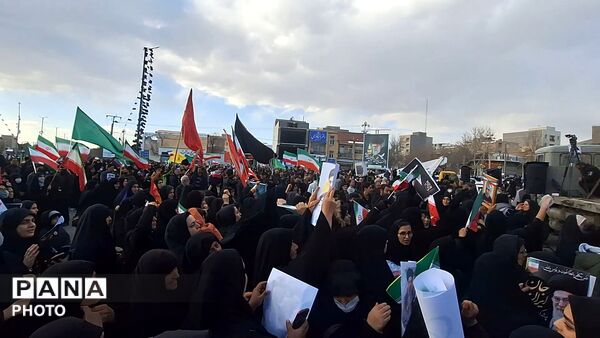 مراسم بیعت مردم ملایر با آیت‌الله سید مجتبی خامنه‌ای