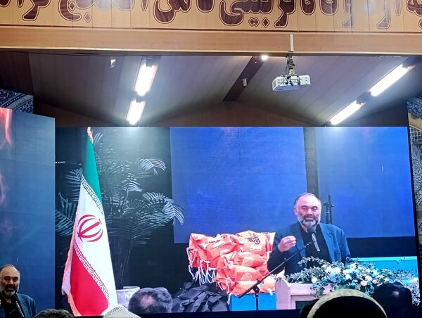 آیین تجلیل از برگزیدگان جشنواره‌های فرهنگی هنری