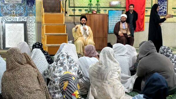 مراسم معنوی اعتکاف دانش‌آموزی در مسجد امام خمینی(ره)