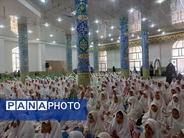 برگزاری جشن تکلیف دو هزار دانش‌آموز دختر سوم ابتدایی در میناب