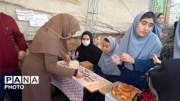 نمایشگاه بازارچه کسب و کار دانش‌آموزی در مدرسه شهید رجایی