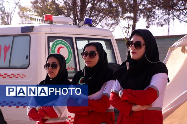 نواختن زنگ پدافند غیرعامل در هنرستان کوثر باقرشهر 