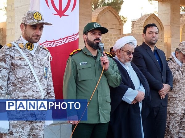 استقبال از شهدای گمنام در شهر درق