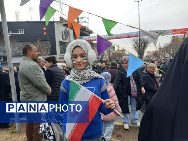 حضور پرشور مردم سلحشور فردیس در راهپیمایی ۲۲ بهمن