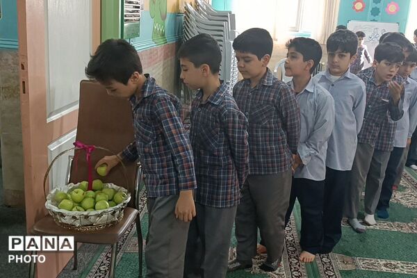  طنین آوای قرآن در دبستان علامه طباطبایی (ره)؛ آغاز هفته قرآن، عترت و نماز